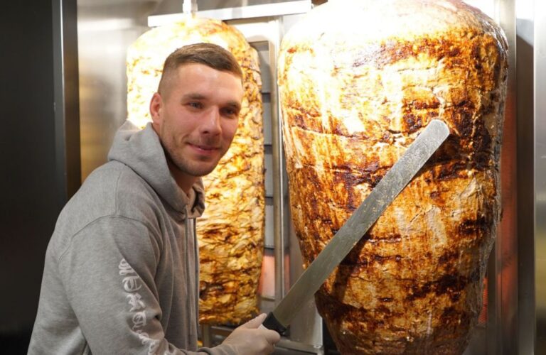 Lukas podolski przy kebabie