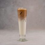 Poziomkowa Iced Latte: Idealne Orzeźwienie na Lato
